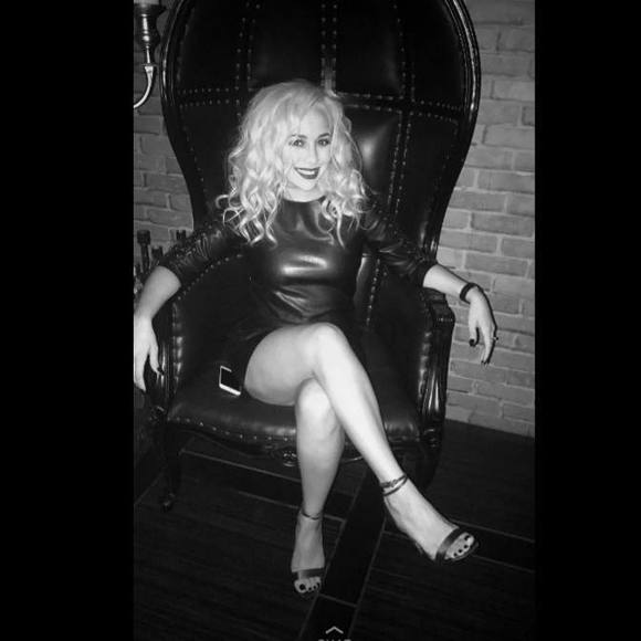 Meet your Posher, Lois - Picture 1 of 1